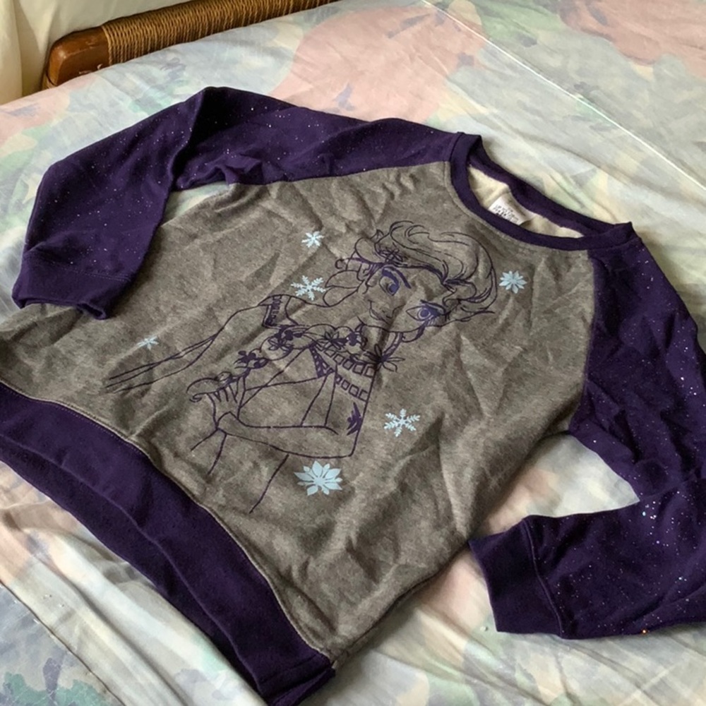 NWT Disney Frozen sweatshirt in size 7/8